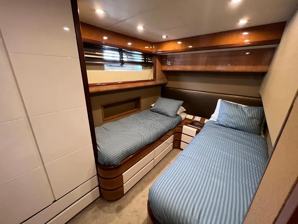 보트호텔 Yacht 20Metros 호텔 산트 아드리아 데 베소스