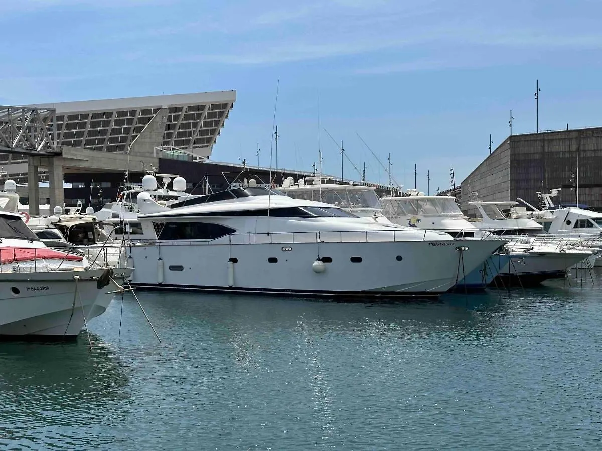 Yacht 20Metros 호텔 산트 아드리아 데 베소스