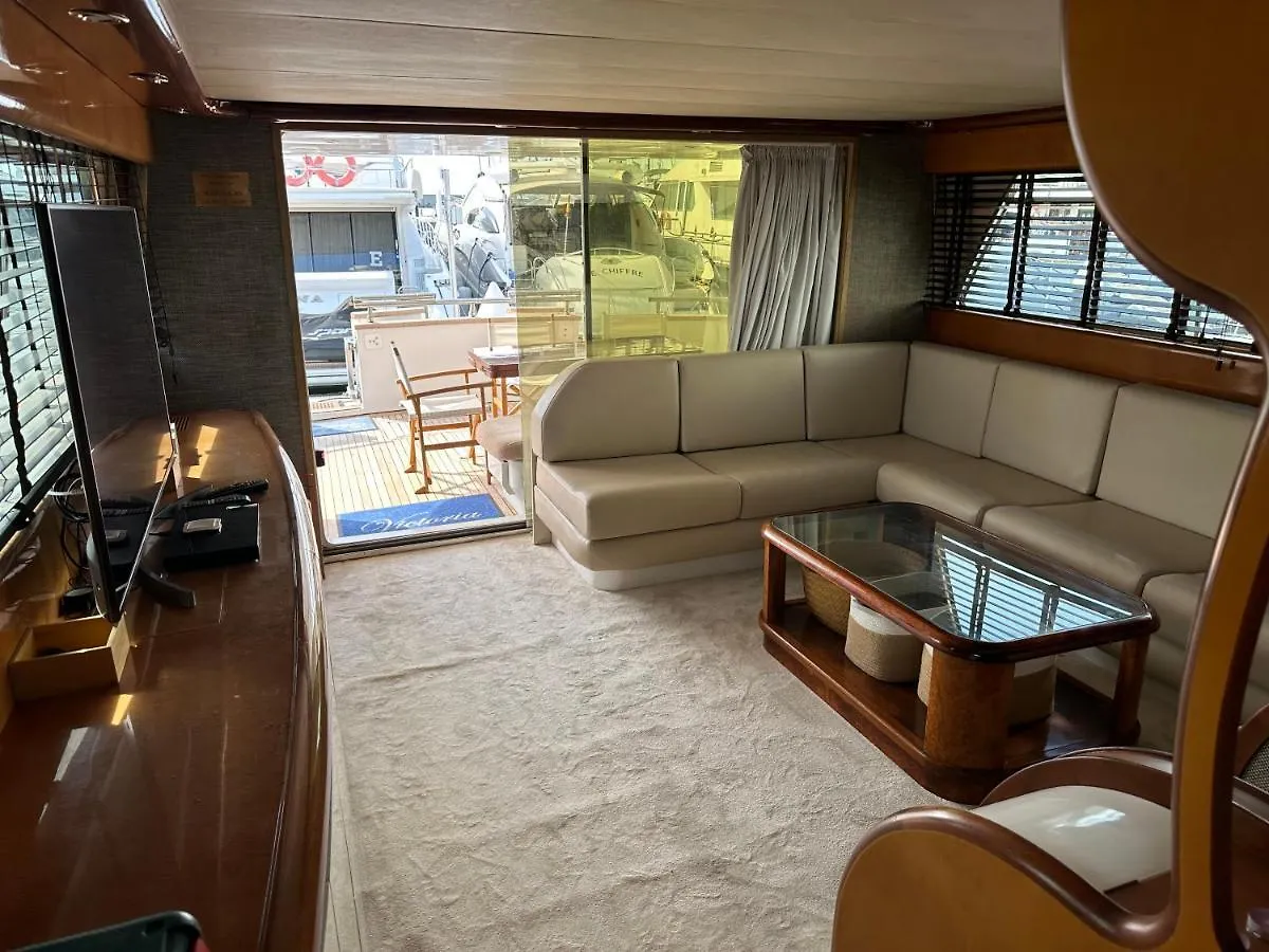 Yacht 20Metros 호텔 산트 아드리아 데 베소스 보트호텔