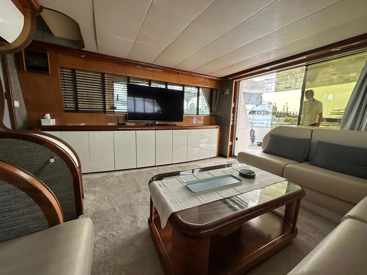 보트호텔 Yacht 20Metros 호텔 산트 아드리아 데 베소스 스페인