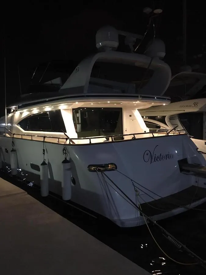 Yacht 20Metros Hotel Sant Adria de Besos