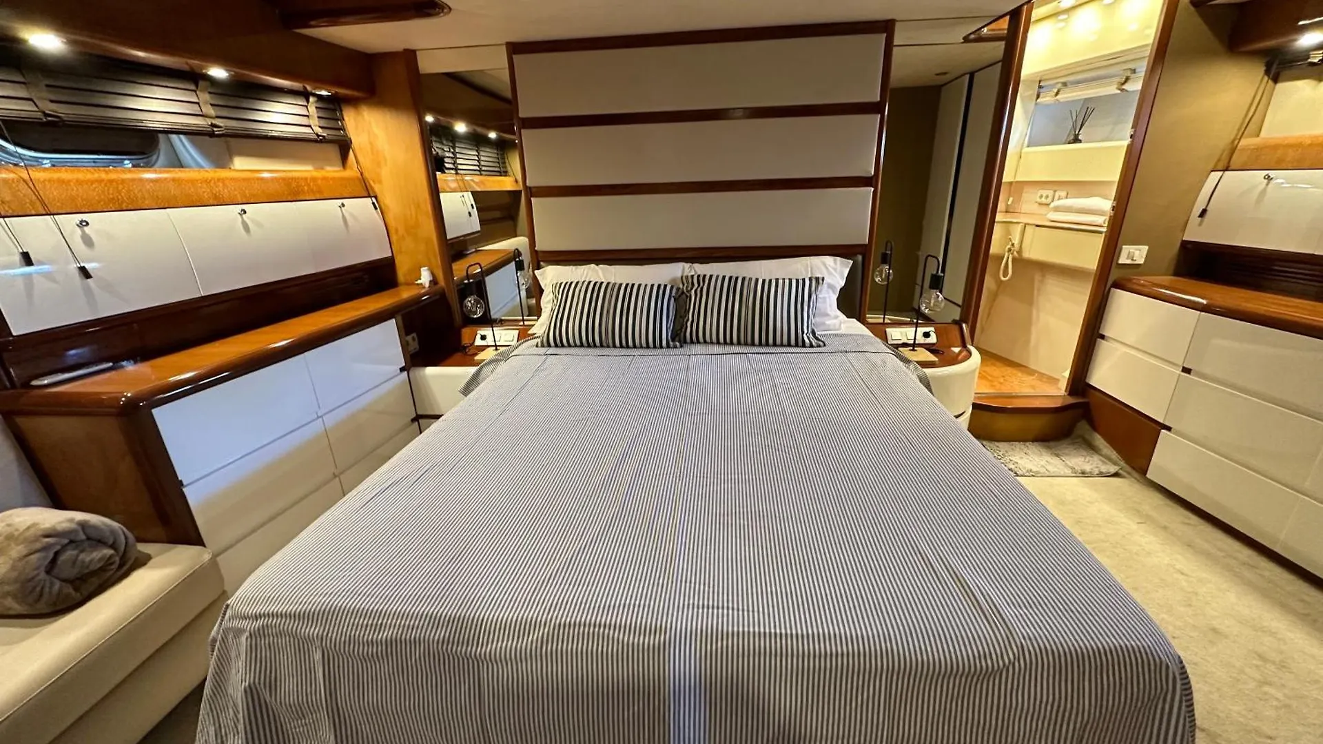 Botel Yacht 20Metros Hotel Sant Adria de Besos Spain
