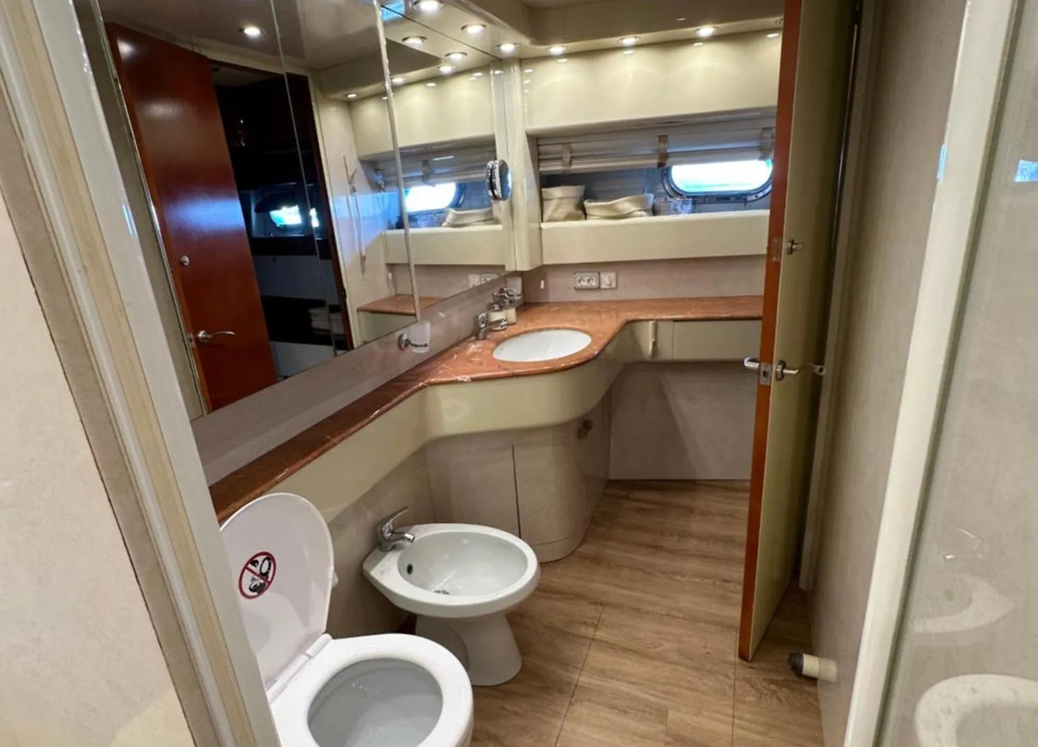 Yacht 20Metros Hotel Sant Adria de Besos Spain
